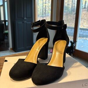 Only worn once for a couple hours they just don’t fit me.